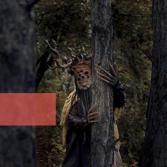 Fantasyvæsen ved træ