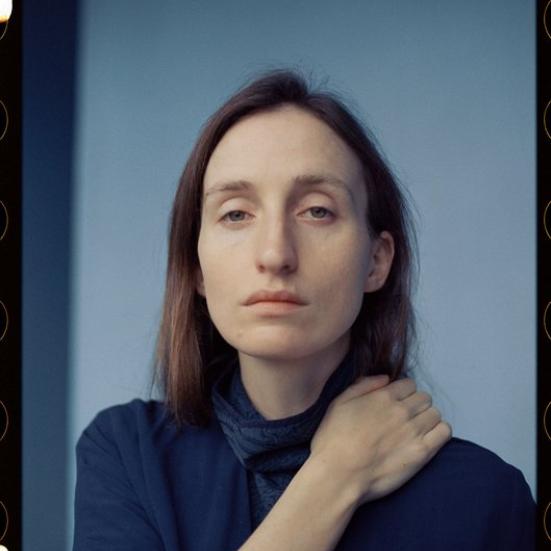 Foto af forfatter Amalie Langballe.