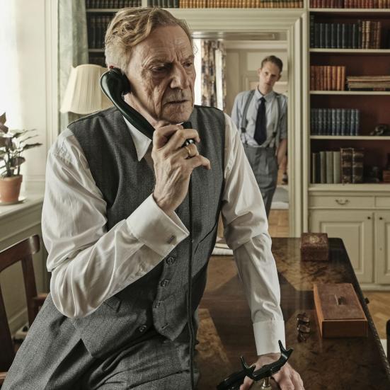 Stillbillede af Jesper Christensen og Bodil Jørgensen fra filmen "De forbandede år"