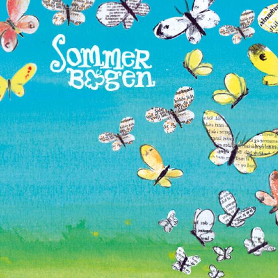 Illustration med papirklip-butterflies af bogsider, der flyver over en blå himmel og grøn mark – med teksten ‘Sommerbogen’.