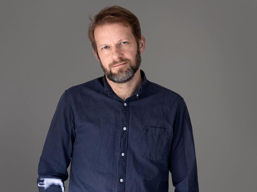 Portræt af Dennis Nørmark.