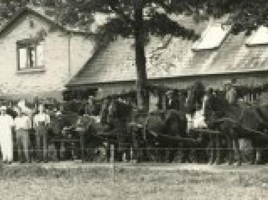 foto af Vedde andelsmejeri  med de ansatte udenfor fra 1938